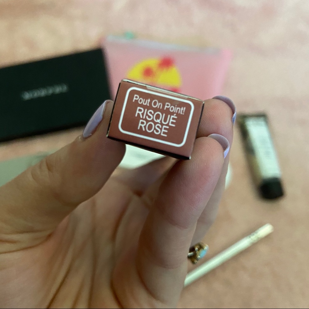 MAKEUP Bundle - Picture 2 of 12
